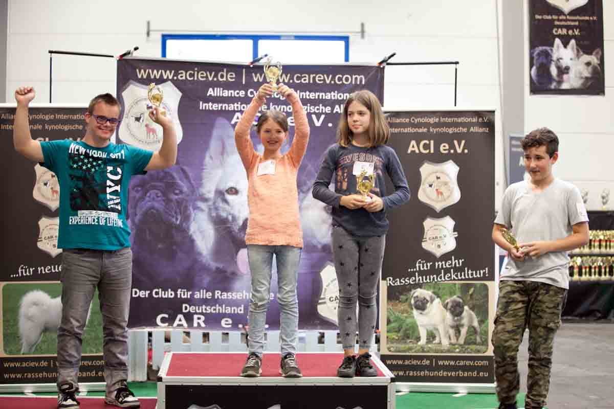 Junior Handling: Alle Junioren einstimmig auf Platz 1 Wir gratulieren Bennie, Clara und Katharina.