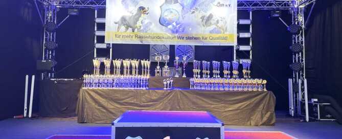 Die wertvollste Trophäe für die All Star Dog Show und Bundessieger 2023