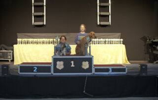 Best in Show Deutschland Sieger Kleinrassen Zwergspitz Tess in Omnia Paratus mit Jana Wendler aus Zaisenhausen. Best in Deutschland Sieger Großrassen Golden Retriever Express Juna - Nela mit Lina Kobl aus Erlangen.