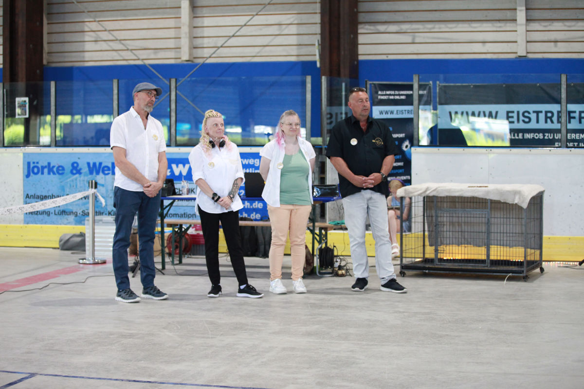Richterteam der ACI Tandem-Rassehunde-Ausstellung 2026 Das Richterteam der ACI Tandem-Rassehunde-Ausstellung 2026 mit den Richtern Kohout, Mandy Urban, Schlottmann und Menich in Waldbronn.